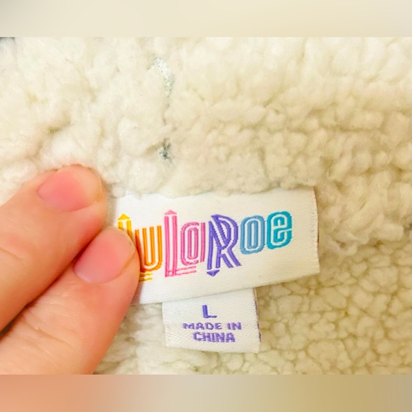 LuLaRoe Marlow Faux Shearling Vest - Picture 4 of 5